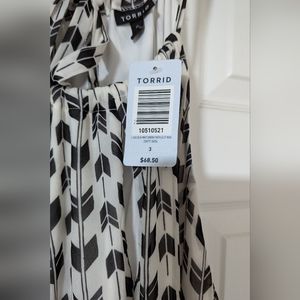 Black and white sleeveless Maxi dress